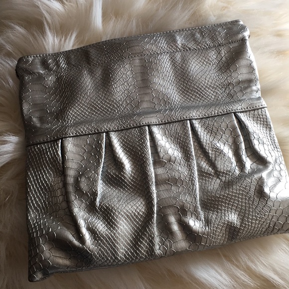 Silver fold over clutch - Picture 1 of 4